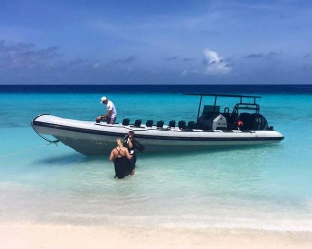 klein-curacao-powerboat-ribboot-900x506
